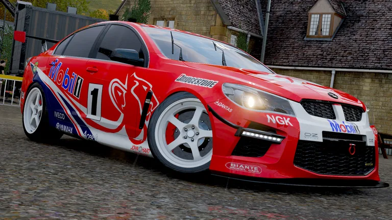 HSV GTS with Mobil Holden Racing Team Lowndes 2000 livery in Forza Horizon 4, captured 10 Jan 2019
