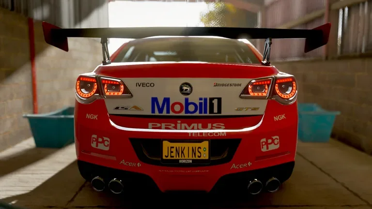 HSV GTS with Mobil Holden Racing Team Lowndes 2000 livery in Forza Horizon 4, captured 10 Jan 2019