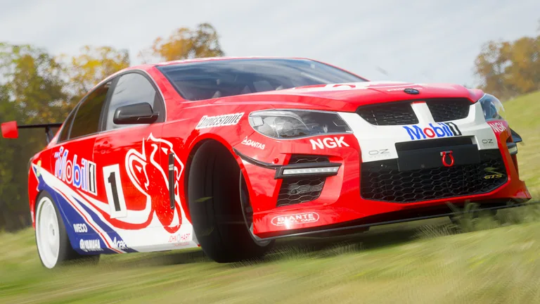 HSV GTS with Mobil Holden Racing Team Lowndes 2000 livery in Forza Horizon 4, captured 10 Jan 2019