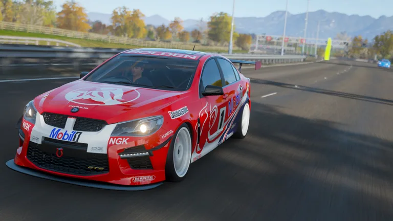 HSV GTS with Mobil Holden Racing Team Lowndes 2000 livery in Forza Horizon 4, captured 10 Jan 2019