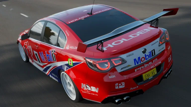 HSV GTS with Mobil Holden Racing Team Lowndes 2000 livery in Forza Horizon 4, captured 10 Jan 2019
