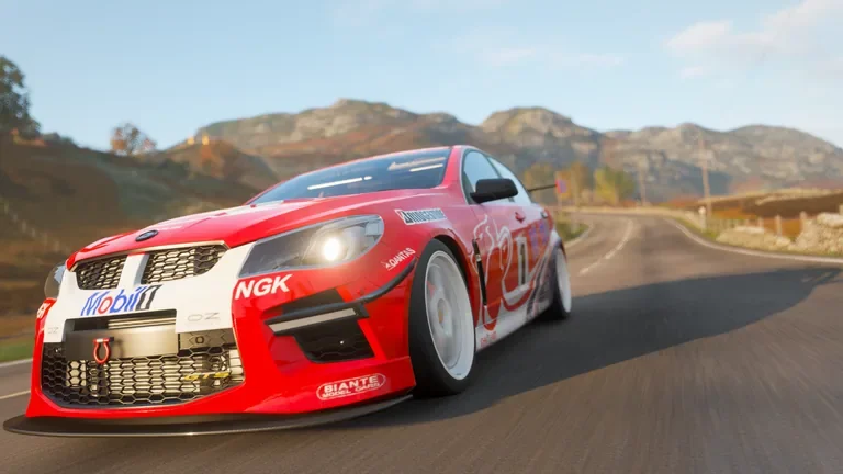 HSV GTS with Mobil Holden Racing Team Lowndes 2000 livery in Forza Horizon 4, captured 10 Jan 2019