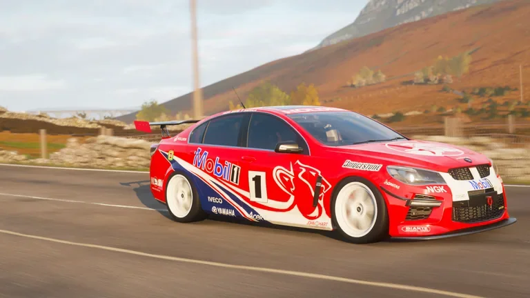 HSV GTS with Mobil Holden Racing Team Lowndes 2000 livery in Forza Horizon 4, captured 10 Jan 2019