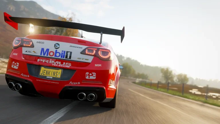 HSV GTS with Mobil Holden Racing Team Lowndes 2000 livery in Forza Horizon 4, captured 4 Nov 2018