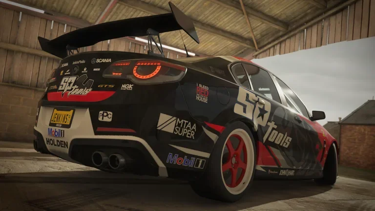HSV GTS with Tander 2015 livery in Forza Horizon 4, captured 1 July 2020