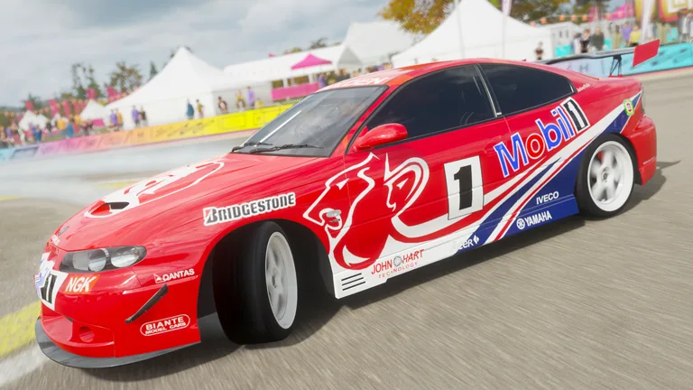 Vauxhall Monaro VXR with Mobil Holden Racing Team Lowndes 2000 livery in Forza Horizon 4, captured 24 July 2020